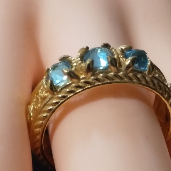 World Of ICEETHON Sultana Rare Reverse-Set‎ Swiss Blue Topaz Wedding Rings